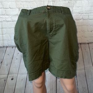 old navy dark green cargo shorts size 18